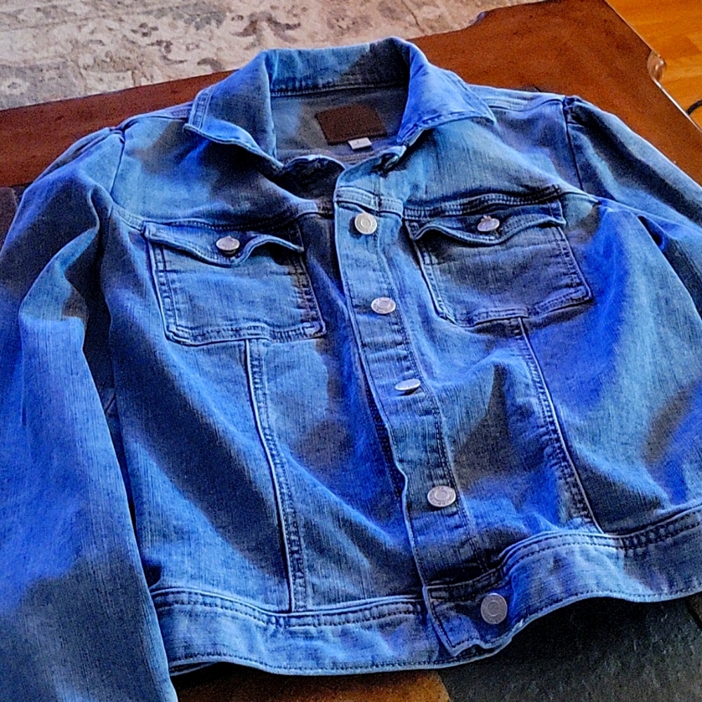 New blue jean jacket size large
